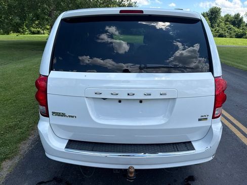 Used 2019 Dodge Grand Caravan SXT FWD image 6