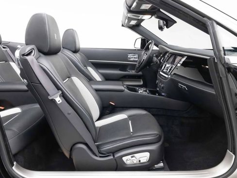 Used 2019 Rolls-Royce Dawn RWD image 14