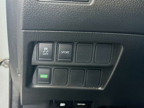 Used 2016 Nissan Rogue SV image 16