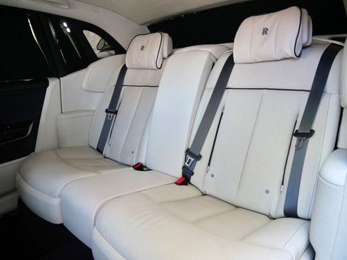 Used 2024 Rolls-Royce Phantom Extended Wheelbase w/ The Phantom Package image 32