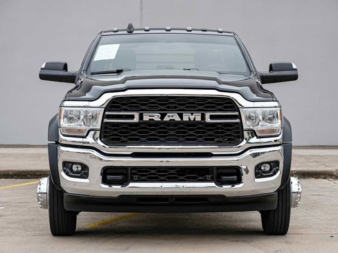 Used 2022 RAM 5500 Tradesman w/ Chrome Appearance Group image 5