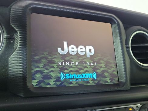 Used 2022 Jeep Wrangler Unlimited Sahara w/ Cold Weather Group AWD/4WD image 18