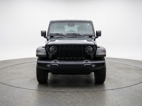 Used 2025 Jeep Wrangler Unlimited Sahara AWD/4WD image 2
