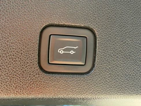 Used 2023 Cadillac XT6 Premium Luxury w/ LPO, Floor Liner Package AWD/4WD image 15