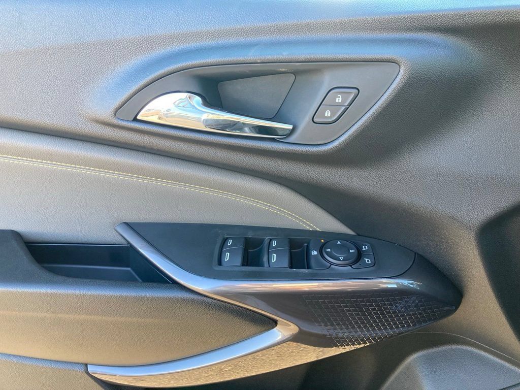New 2026 Chevrolet Trax ACTIV w/ Sunroof Package FWD image 20