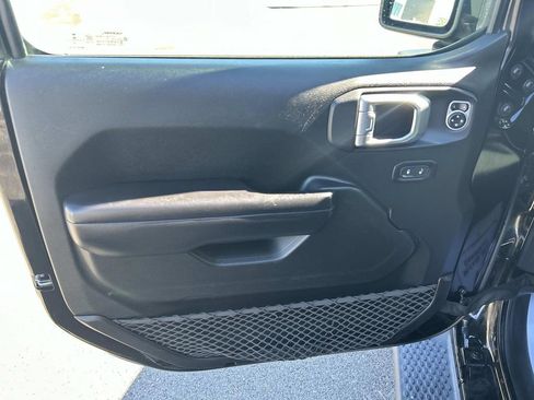 Used 2018 Jeep Wrangler Unlimited Sport S image 22