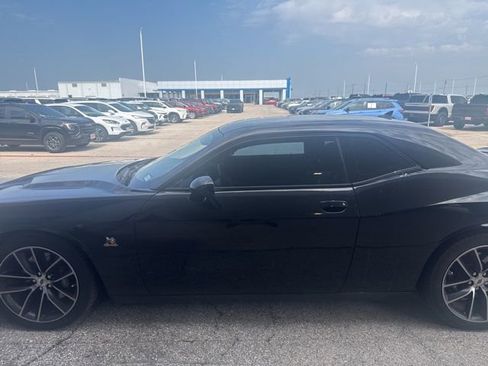 Used 2018 Dodge Challenger R/T Scat Pack RWD image 3