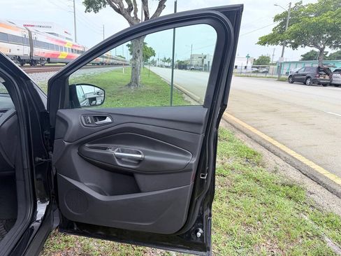 Used 2014 Ford Escape SE FWD image 19