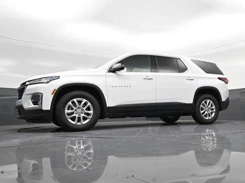 Used 2023 Chevrolet Traverse LS FWD image 30