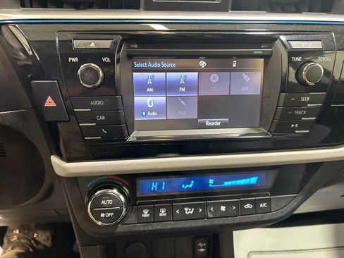 Used 2014 Toyota Corolla LE FWD image 27
