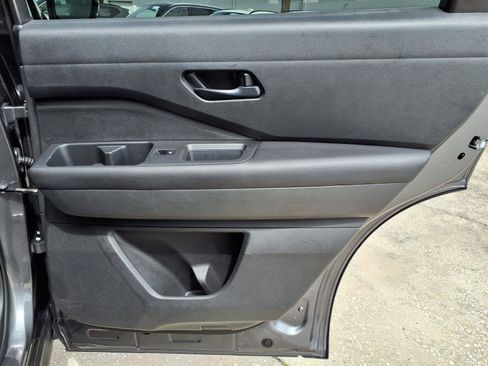 Used 2025 Nissan Pathfinder SV FWD image 13