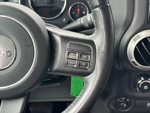 Used 2018 Jeep Wrangler Unlimited Sahara w/ Connectivity Group AWD/4WD image 27