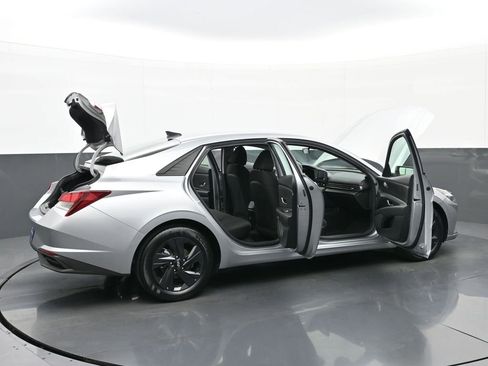 Used 2023 Hyundai Elantra SEL w/ Preferred Accessory Package image 42