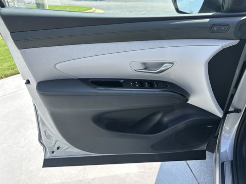 Used 2025 Hyundai Tucson Limited AWD/4WD image 14