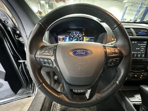 Used 2017 Ford Explorer XLT w/ Equipment Group 202A FWD image 15