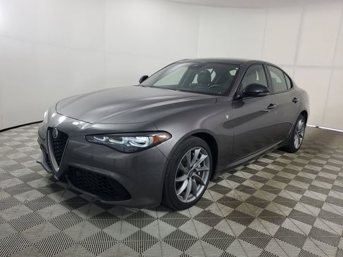 Used 2024 Alfa Romeo Giulia Ti w/ Active Assist Plus Package AWD/4WD image 4