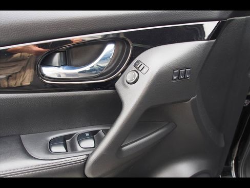 Used 2022 Nissan Rogue Sport SL w/ Premium Package image 21