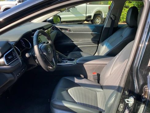 Used 2018 Toyota Camry SE FWD image 11