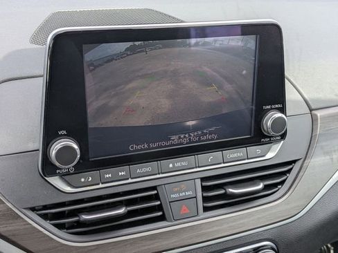 Used 2024 Nissan Altima 2.5 SV image 19