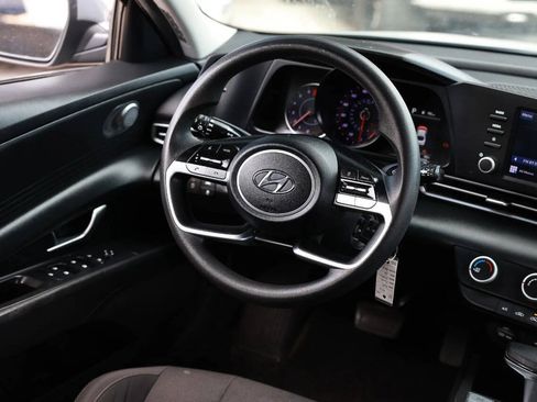 Used 2021 Hyundai Elantra SE FWD image 24