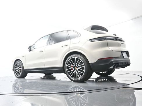 Certified 2026 Porsche Cayenne S AWD/4WD image 49