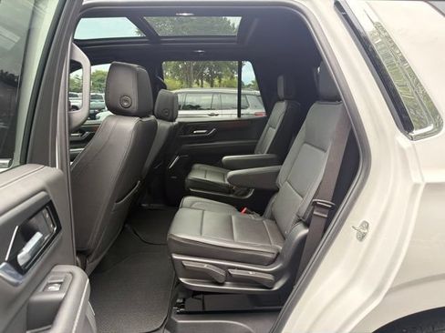 Used 2025 GMC Yukon Denali w/ Sun & Power Step Package AWD/4WD image 17