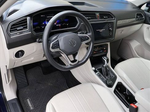 Used 2024 Volkswagen Tiguan SE AWD/4WD image 11