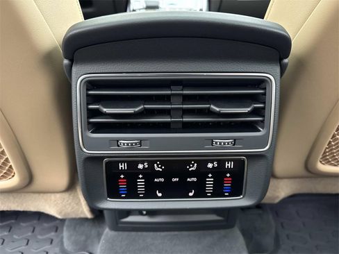 Used 2025 Audi Q8 Premium Plus image 15