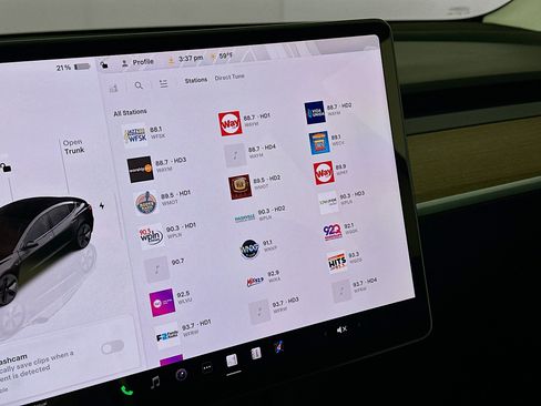 Used 2023 Tesla Model 3 Standard Range image 18