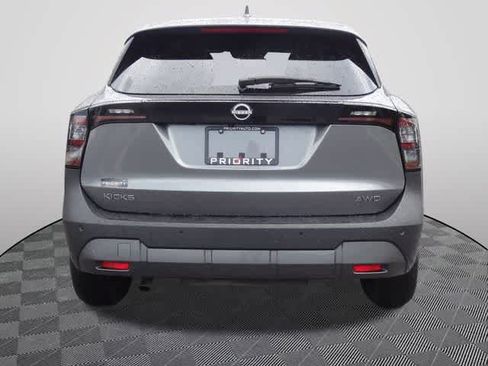 Used 2025 Nissan Kicks SV AWD/4WD image 3