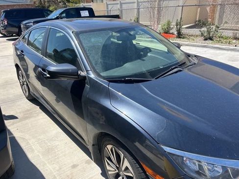 Used 2018 Honda Civic EX-L image 4