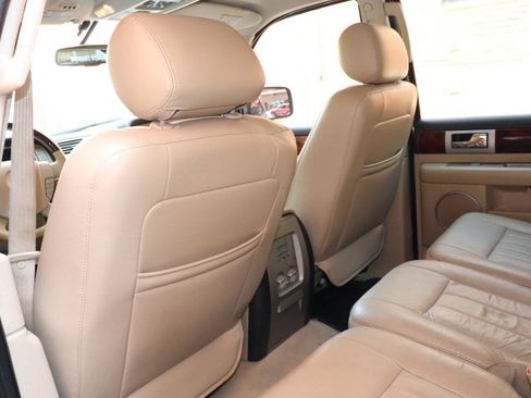 Used 2006 Lincoln Navigator Luxury RWD image 40