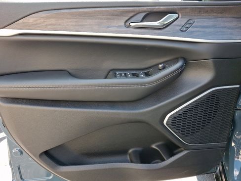 New 2026 Jeep Grand Cherokee Limited image 8