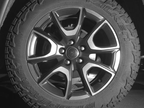 Used 2025 Jeep Compass Trailhawk image 14