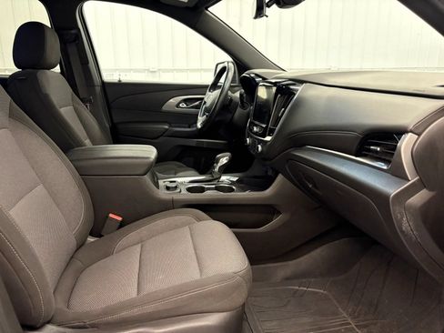 Used 2022 Chevrolet Traverse LT FWD image 54