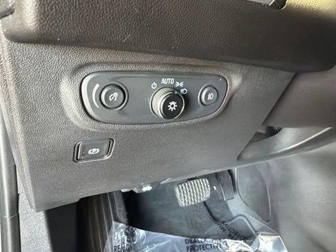 Used 2021 GMC Terrain SLT w/ Infotainment Package II FWD image 24