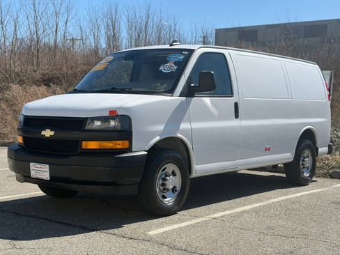 Used 2021 Chevrolet Express 3500 w/ Driver Convenience Package image 4