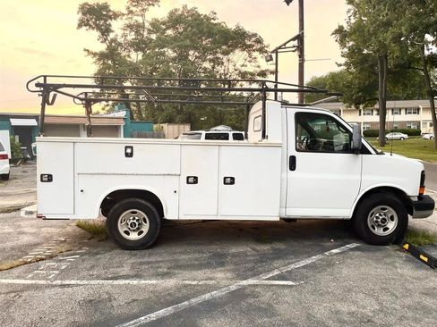 Used 2015 GMC Savana 3500 RWD image 12