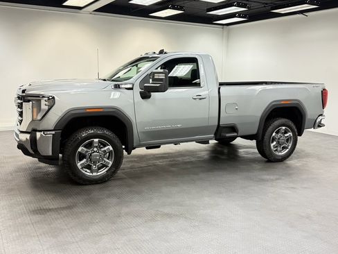 New 2026 GMC Sierra 2500 SLE image 2