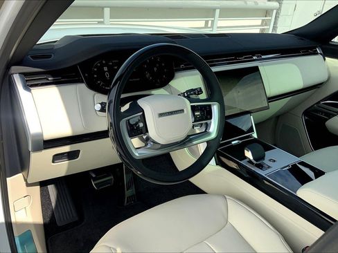 New 2025 Land Rover Range Rover SE image 5