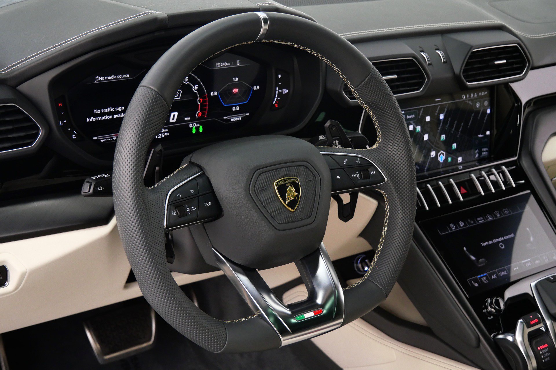 Used 2022 Lamborghini Urus AWD/4WD image 15