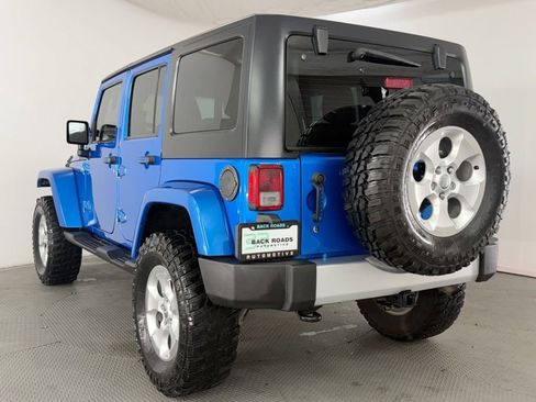 Used 2015 Jeep Wrangler Unlimited Sahara w/ Connectivity Group AWD/4WD image 7