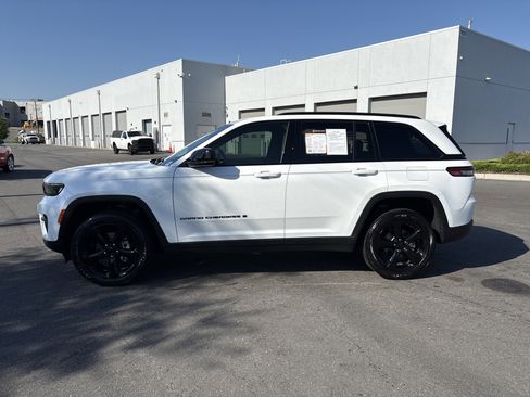 Certified 2024 Jeep Grand Cherokee Altitude RWD image 6