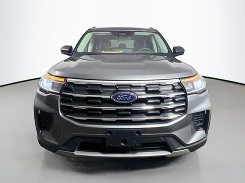 Used 2025 Ford Explorer Active RWD image 2