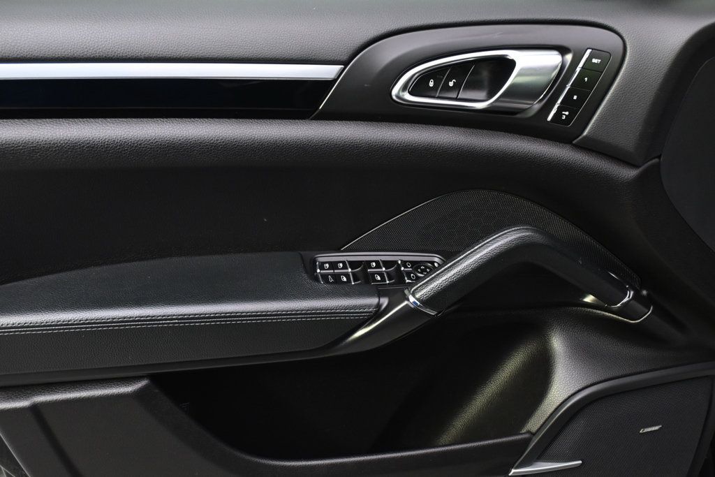 Used 2014 Porsche Cayenne Platinum Edition AWD/4WD image 22