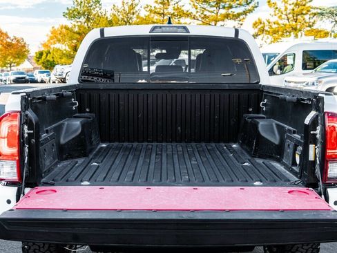 Used 2018 Toyota Tacoma TRD Off-Road image 16