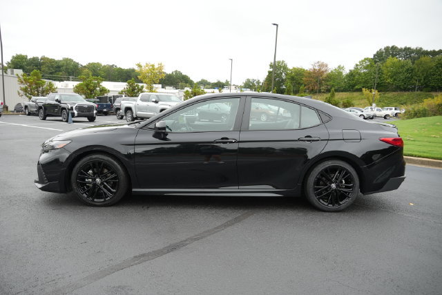 Used 2025 Toyota Camry SE FWD image 4
