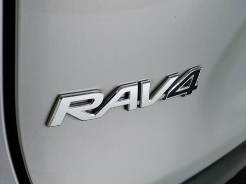 Used 2025 Toyota RAV4 XSE AWD/4WD image 8