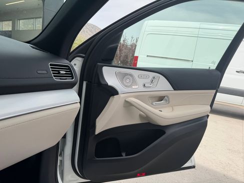 Certified 2025 Mercedes-Benz GLE 450e 4MATIC image 11