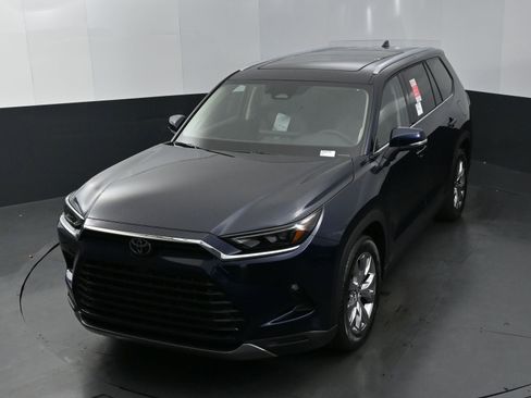 Used 2025 Toyota Grand Highlander AWD Hybrid image 27